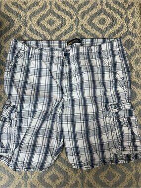 Men’s Lee shorts d 42